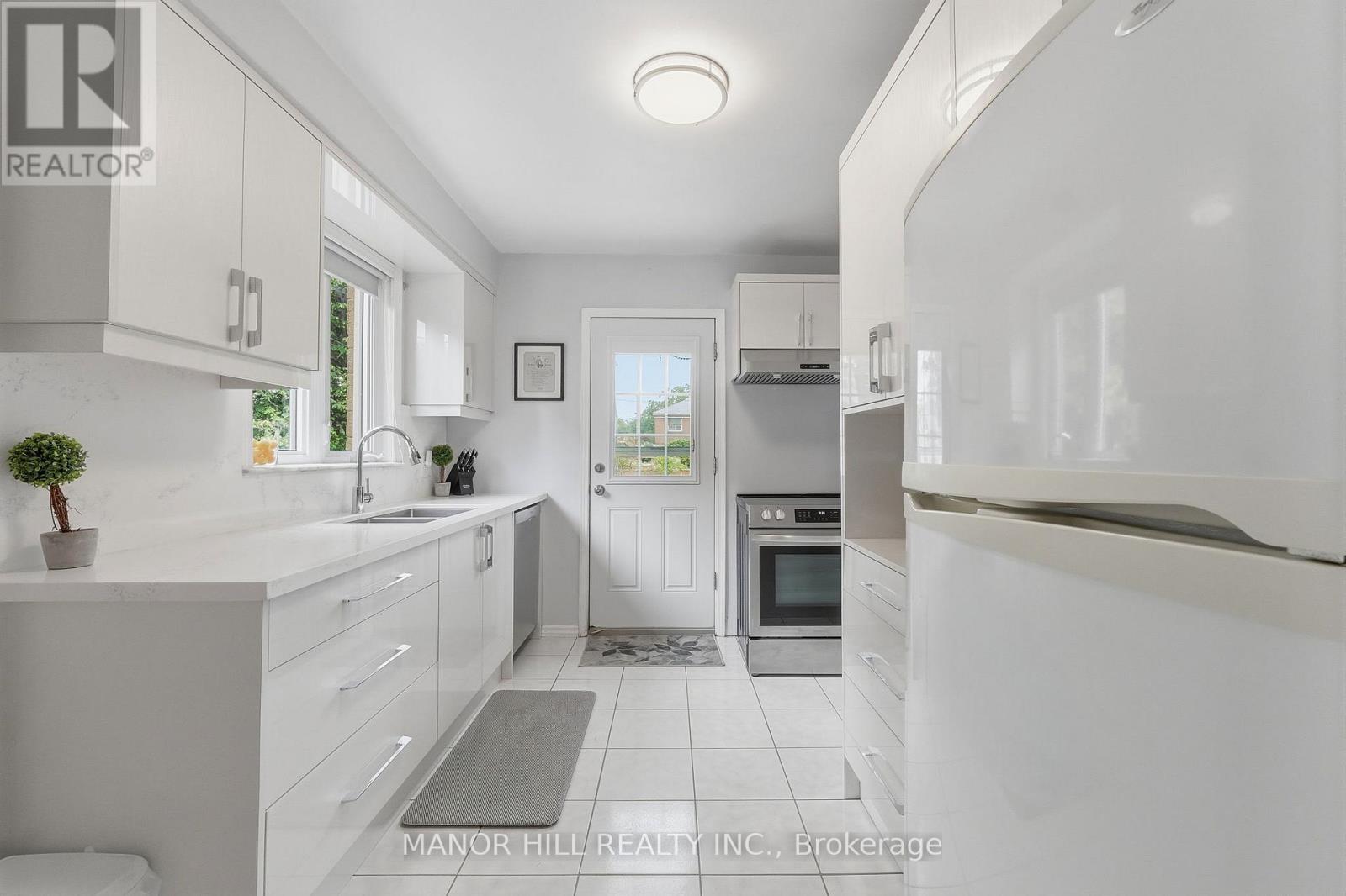 33 ROBINDALE AVENUE - 15