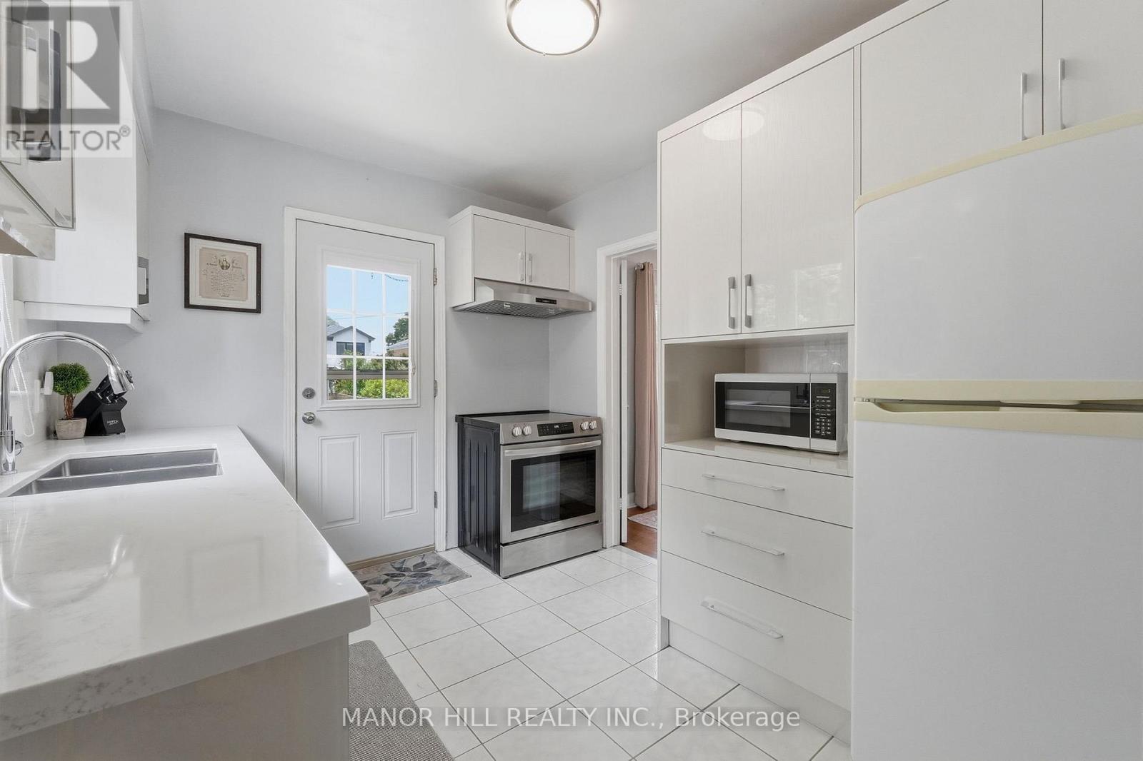 33 ROBINDALE AVENUE - 16