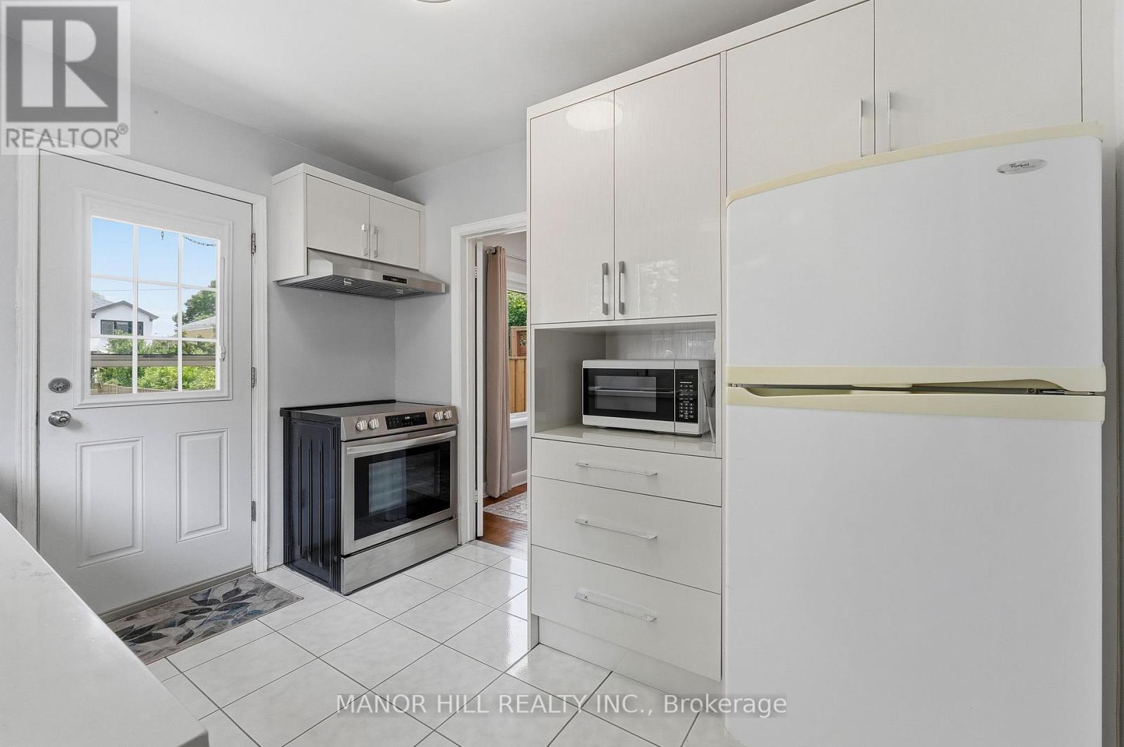 33 ROBINDALE AVENUE - 17