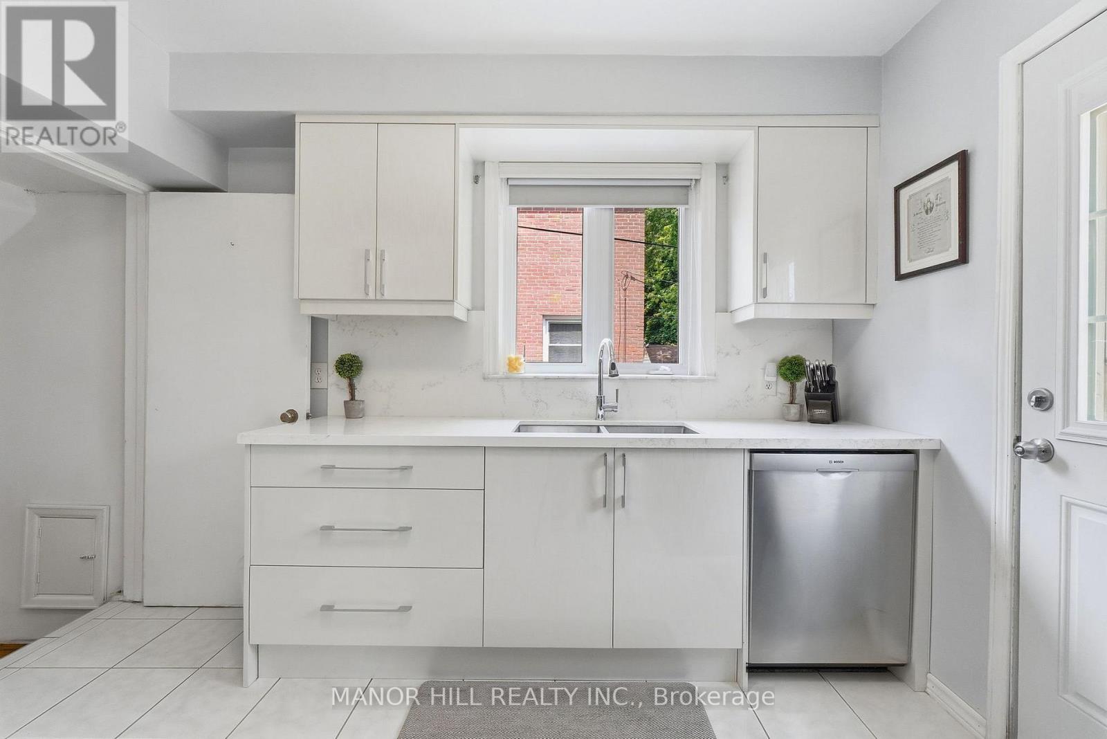 33 ROBINDALE AVENUE - 18