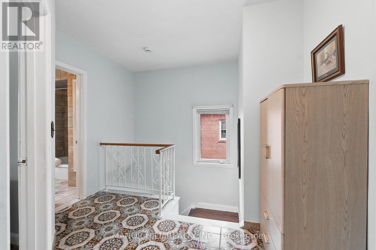 33 ROBINDALE AVENUE - 21
