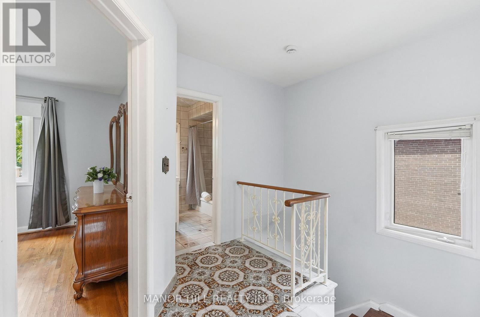 33 ROBINDALE AVENUE - 22
