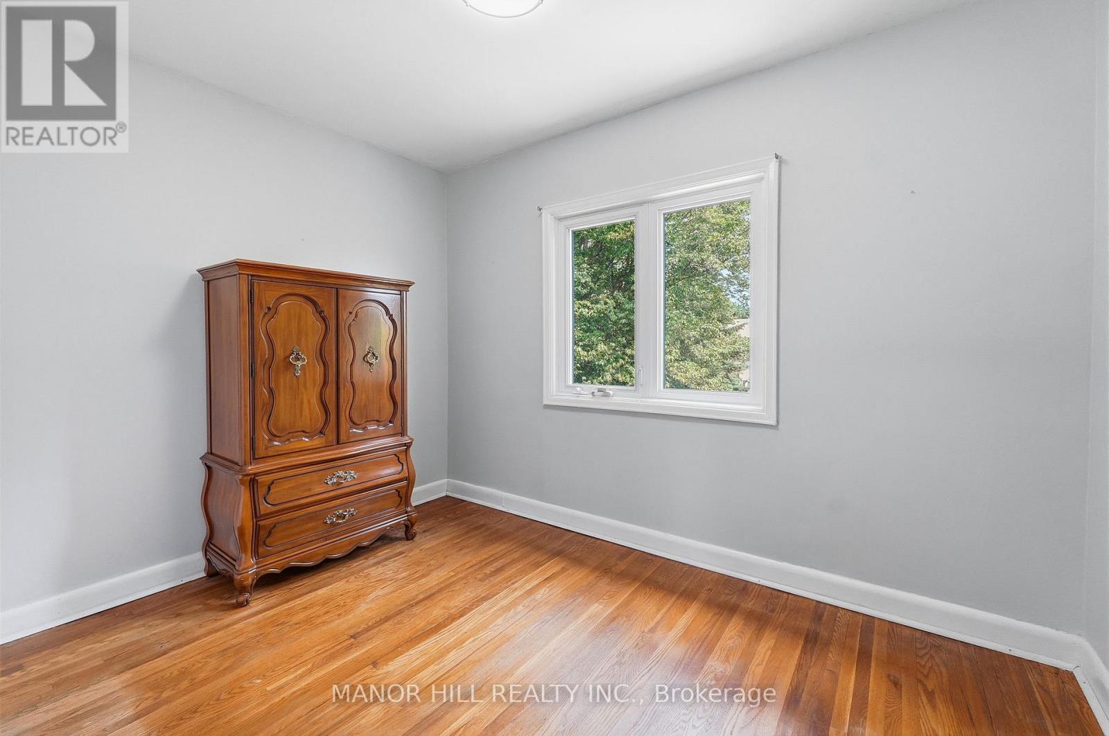 33 ROBINDALE AVENUE - 24