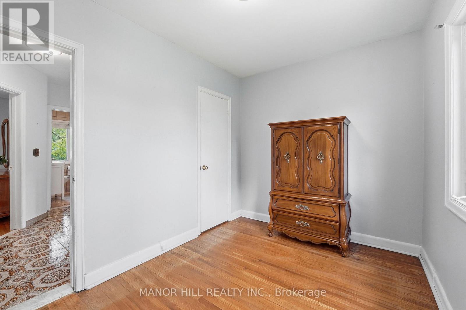 33 ROBINDALE AVENUE - 25