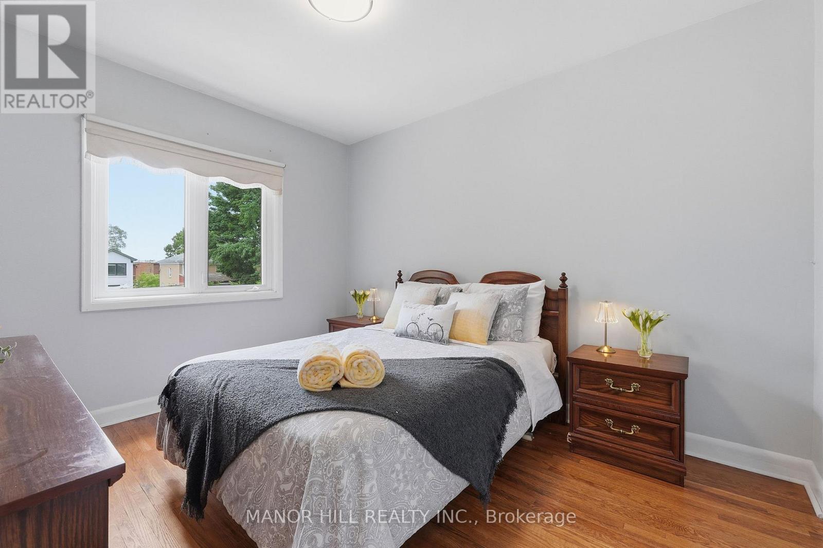 33 ROBINDALE AVENUE - 26