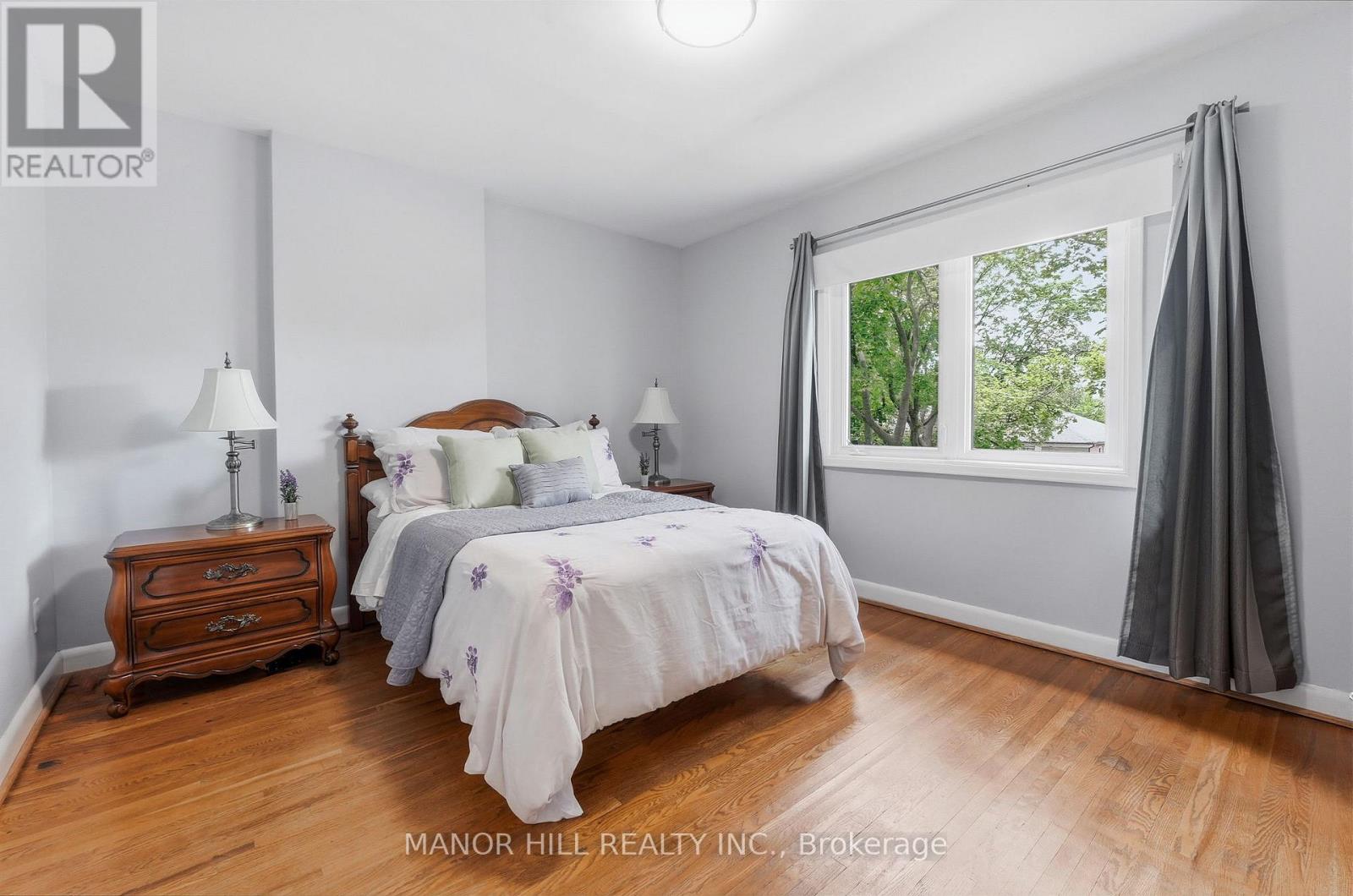 33 ROBINDALE AVENUE - 29