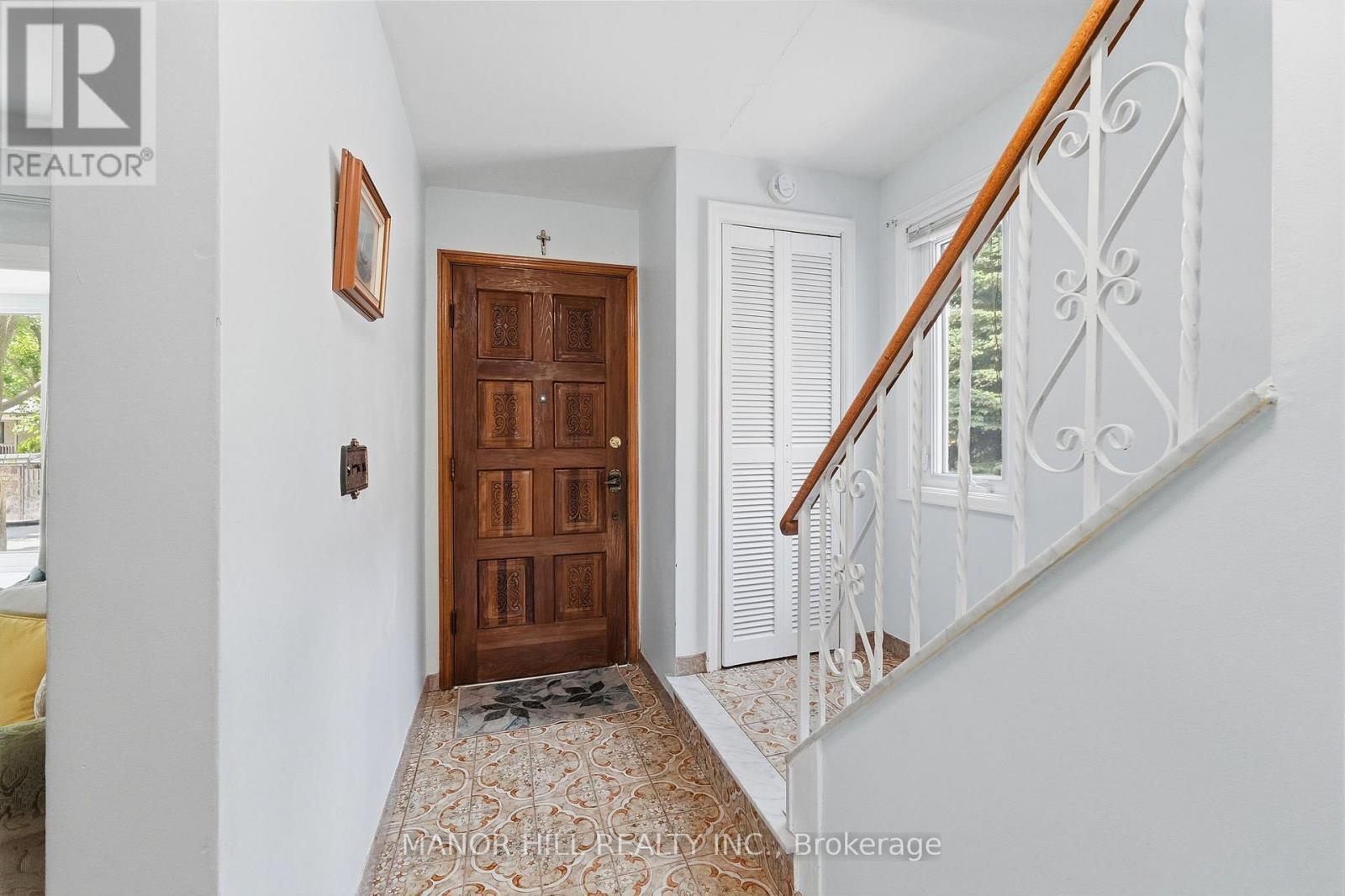 33 ROBINDALE AVENUE - 3
