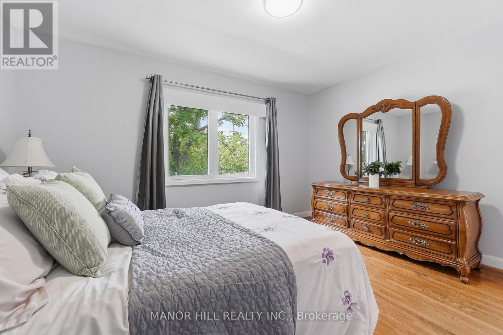 33 ROBINDALE AVENUE - 31