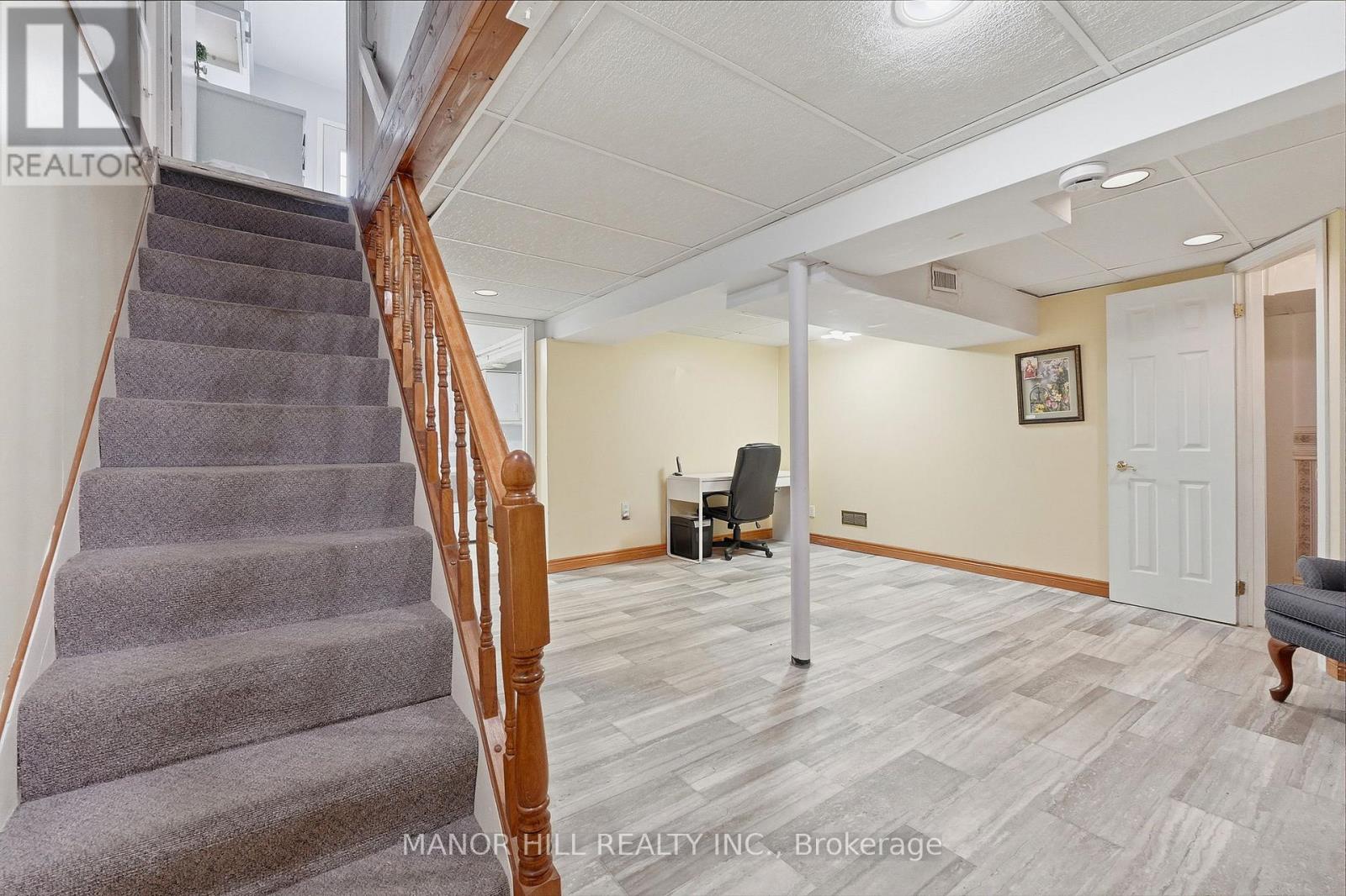 33 ROBINDALE AVENUE - 34