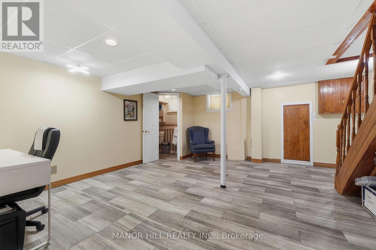 33 ROBINDALE AVENUE - 36