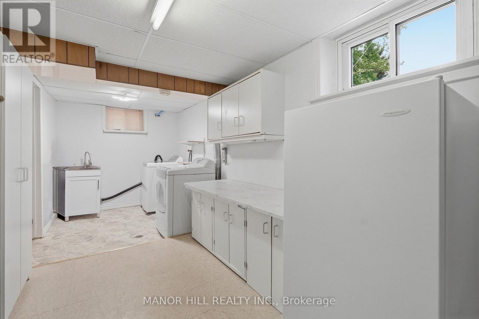 33 ROBINDALE AVENUE - 40