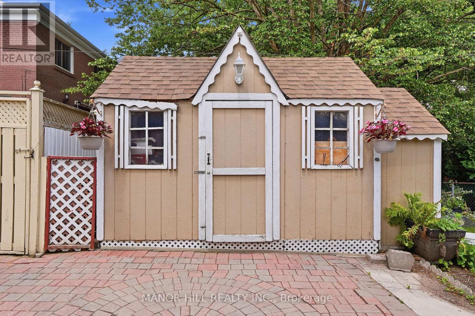 33 ROBINDALE AVENUE - 46