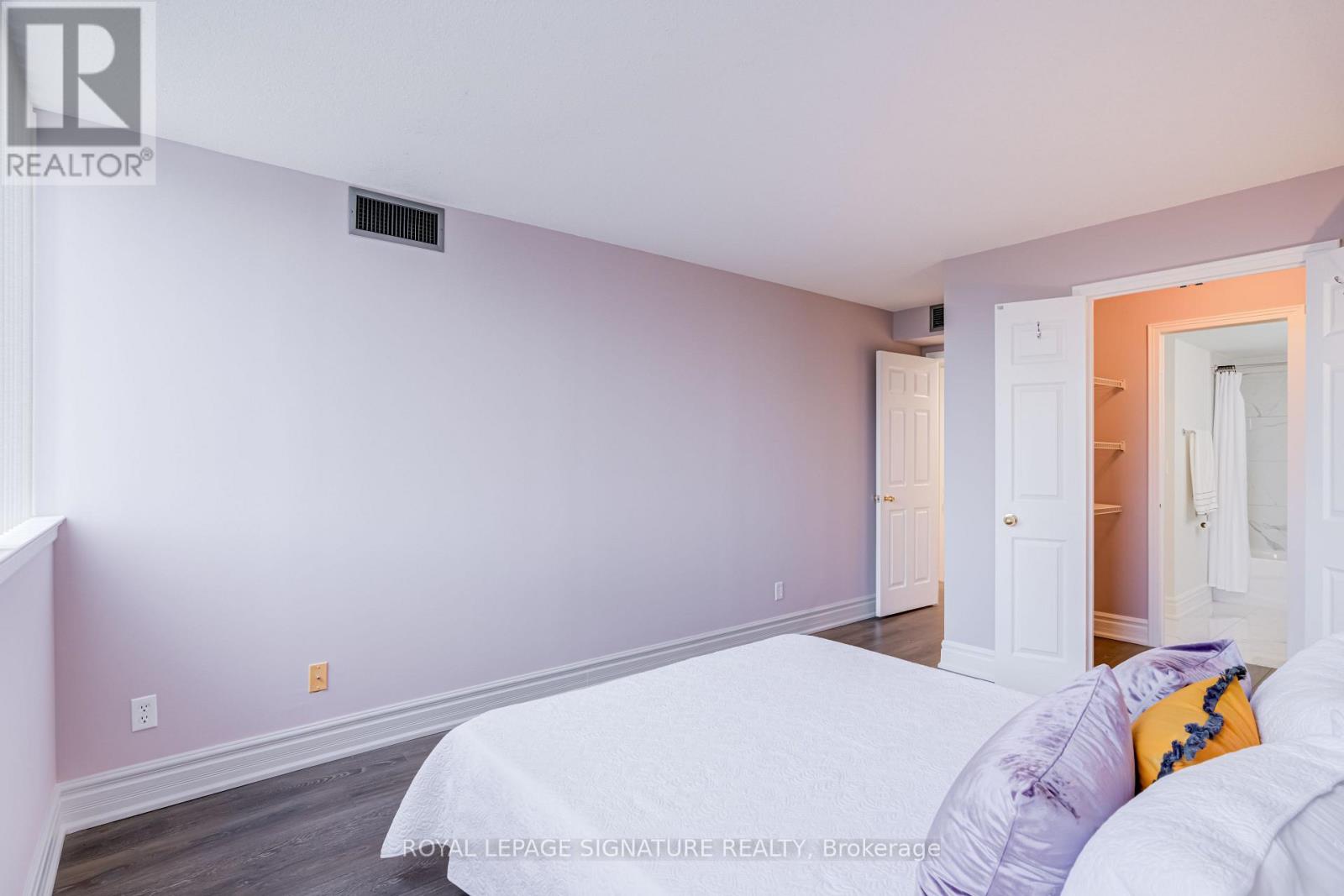#405 880 DUNDAS STREET W - 30
