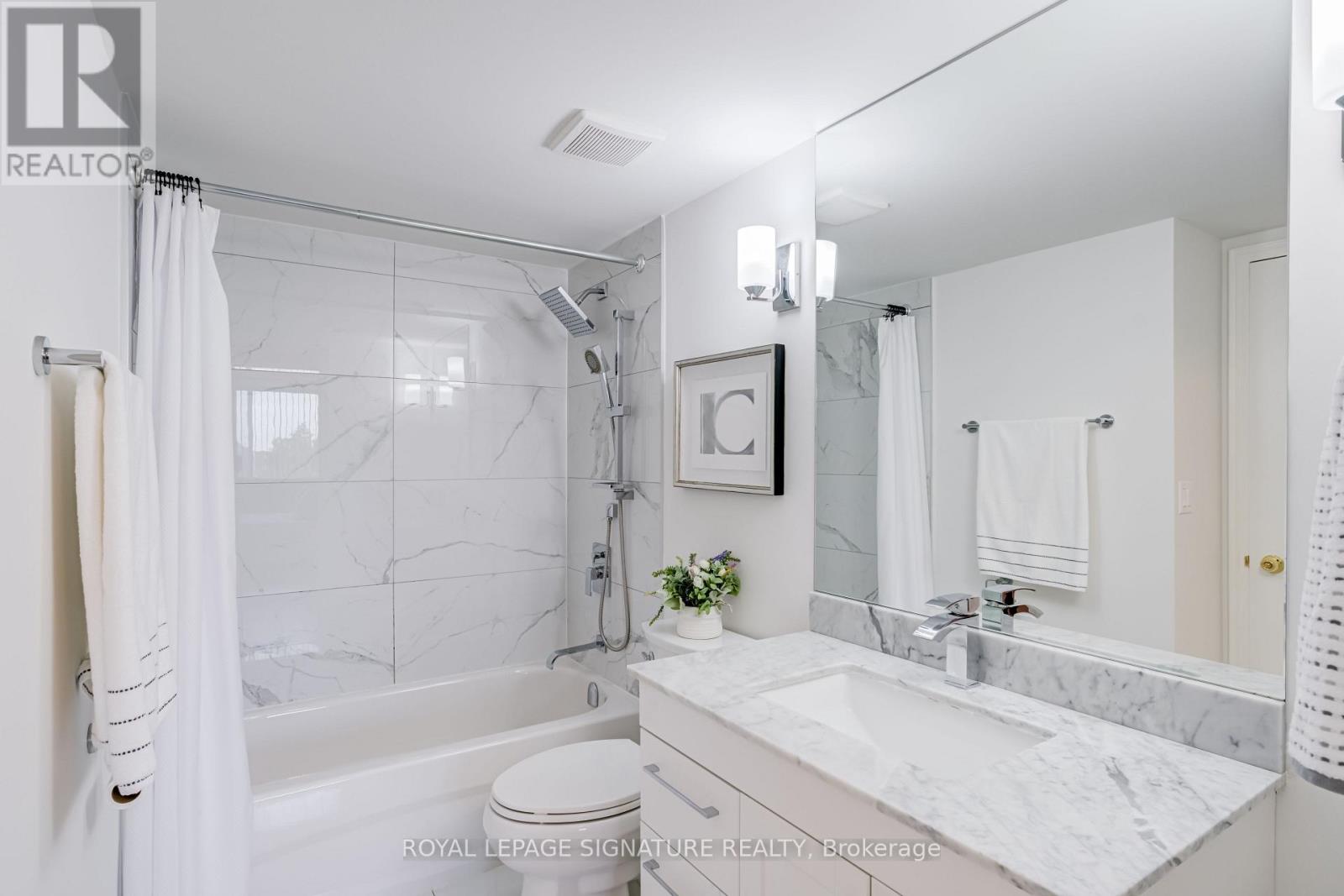 #405 880 DUNDAS STREET W - 34