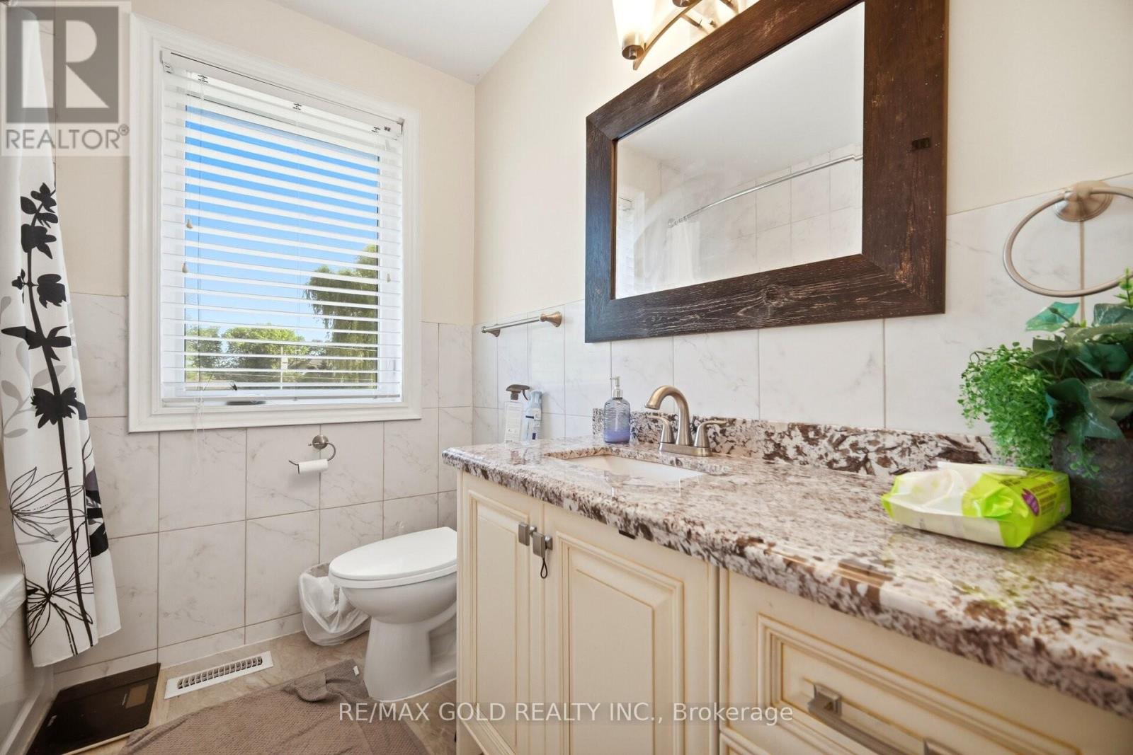 352 MAPLE LEAF DRIVE - 14