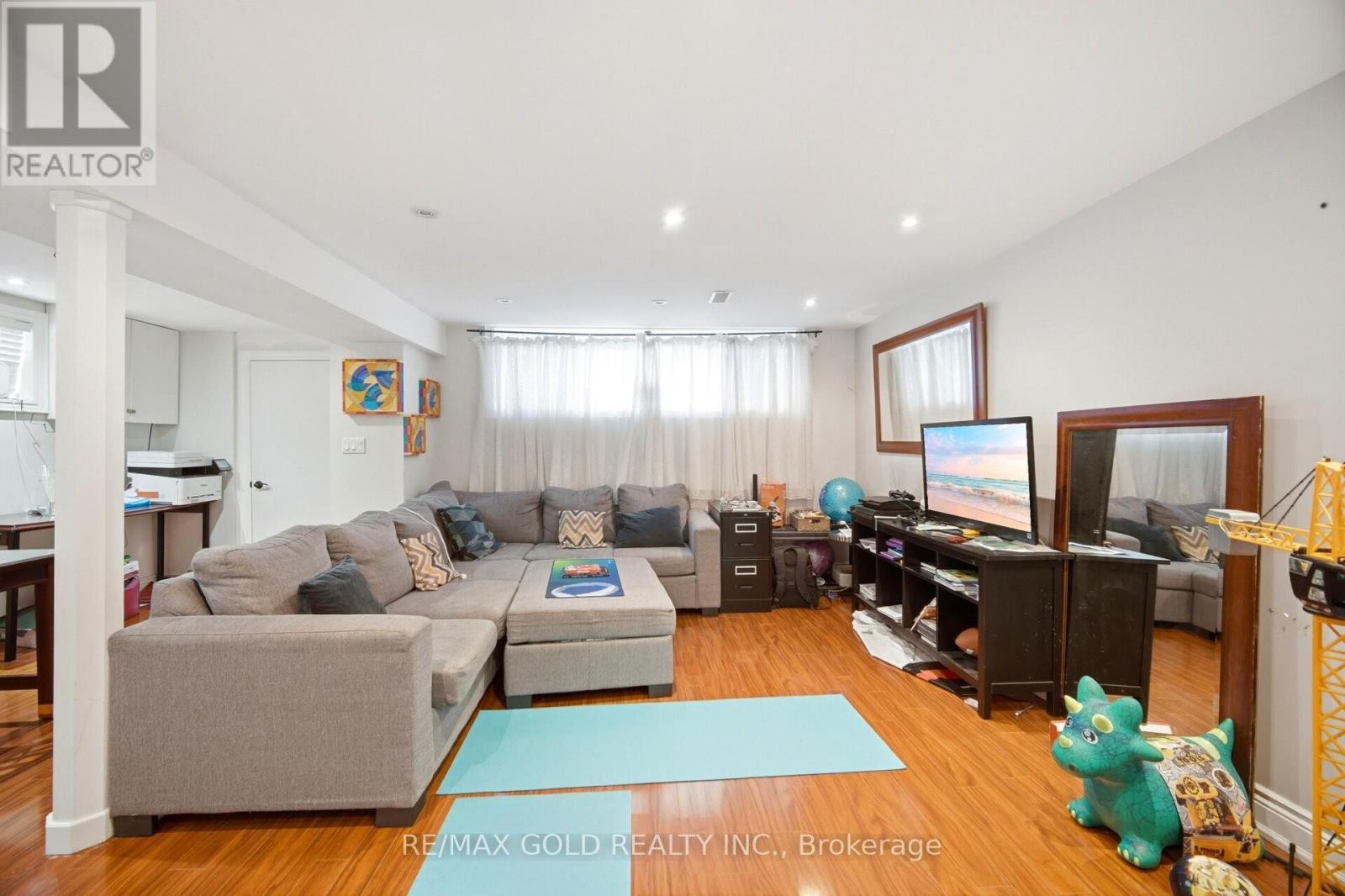 352 MAPLE LEAF DRIVE - 15