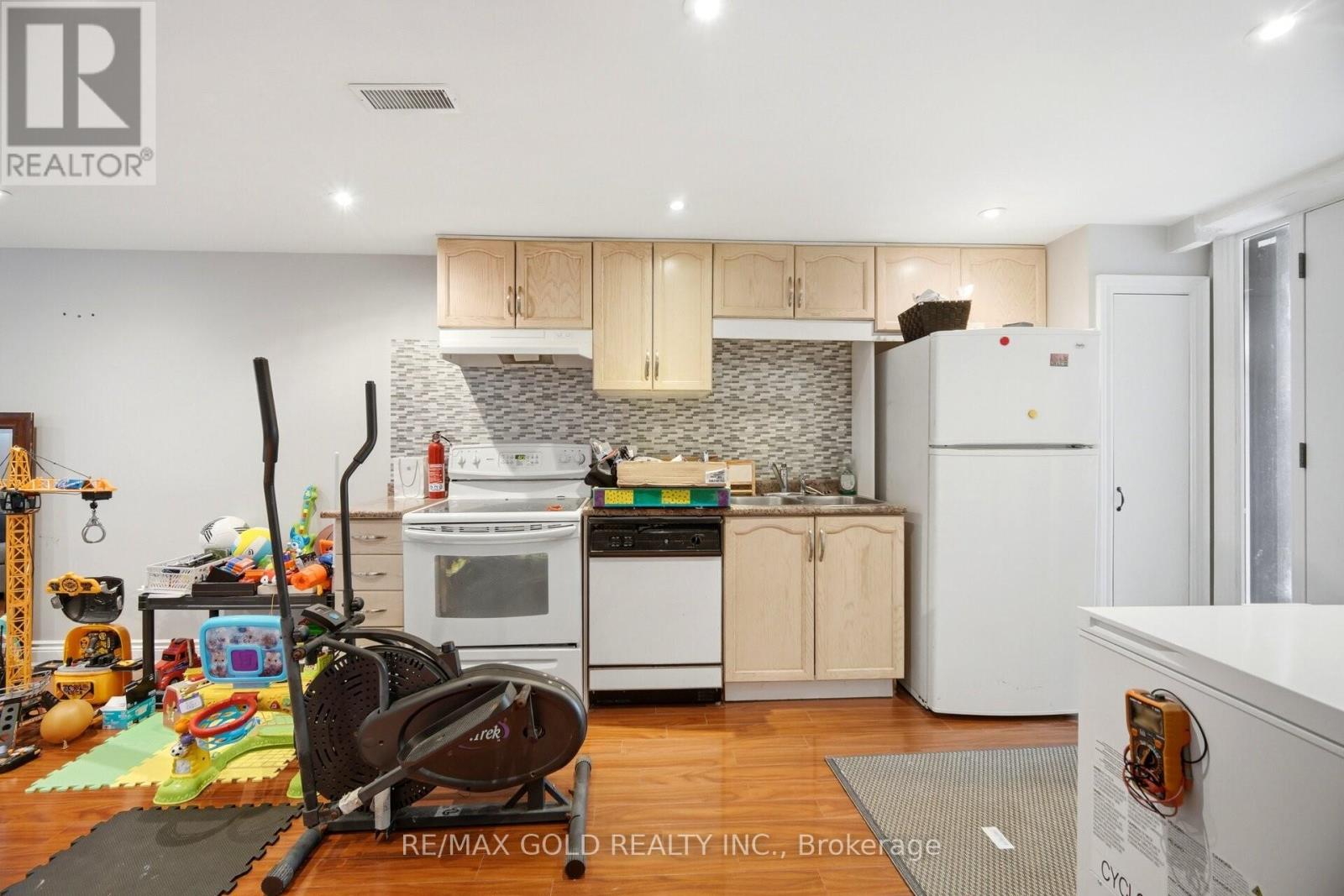 352 MAPLE LEAF DRIVE - 16