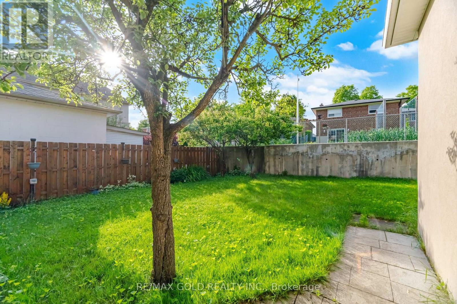 352 MAPLE LEAF DRIVE - 19