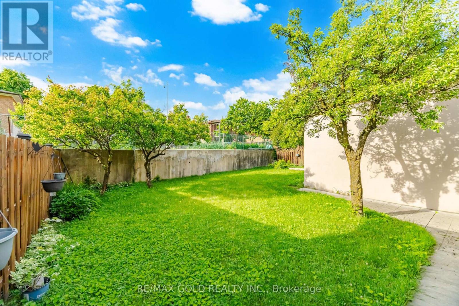 352 MAPLE LEAF DRIVE - 20