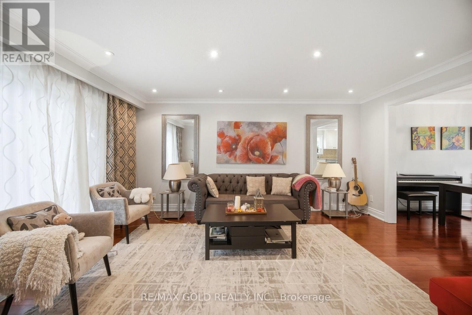 352 MAPLE LEAF DRIVE - 4