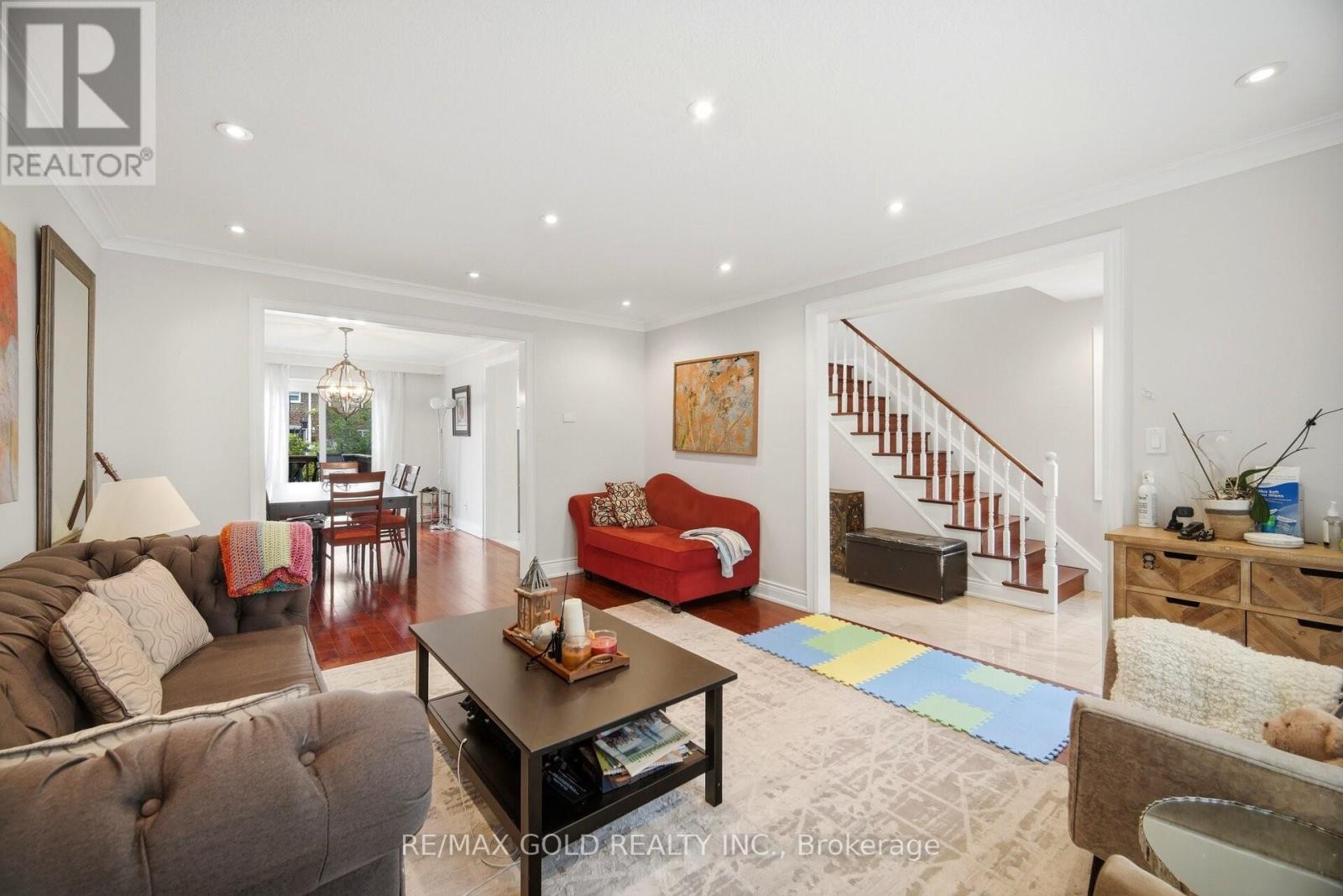 352 MAPLE LEAF DRIVE - 6