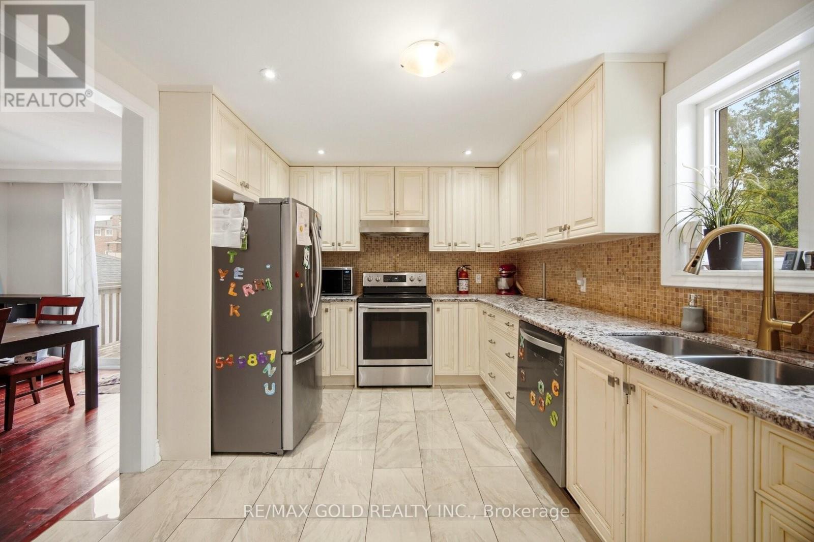 352 MAPLE LEAF DRIVE - 8