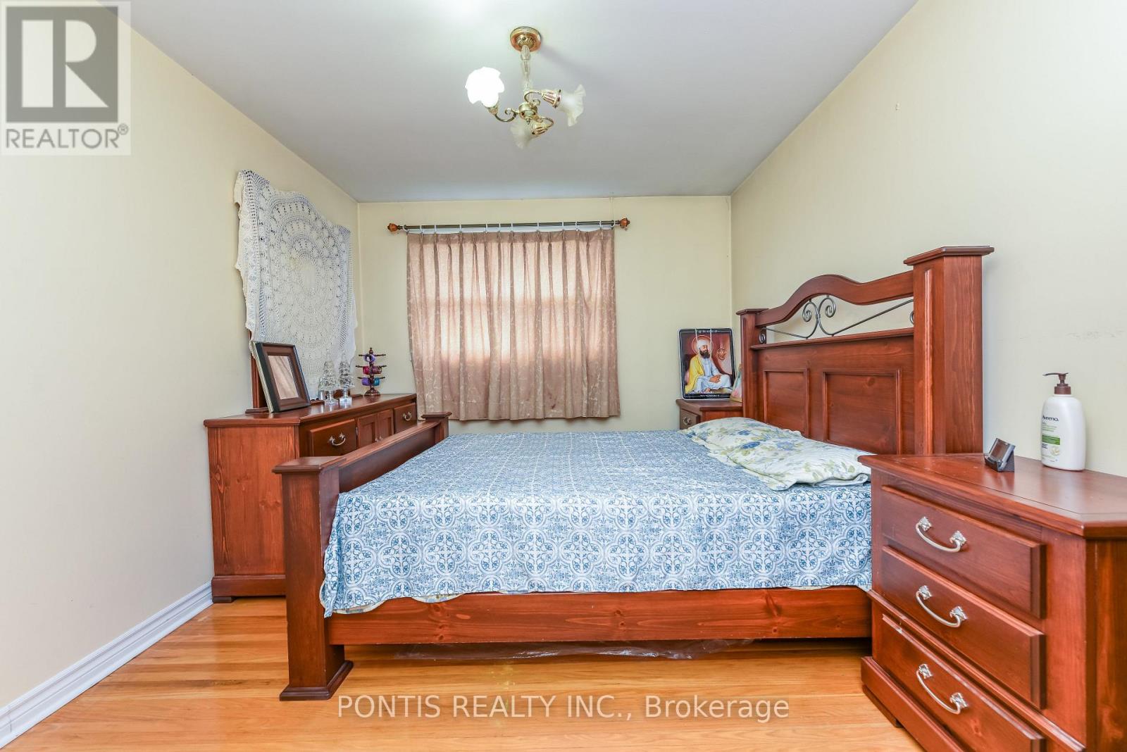 4 HASBROOKE DRIVE - 24