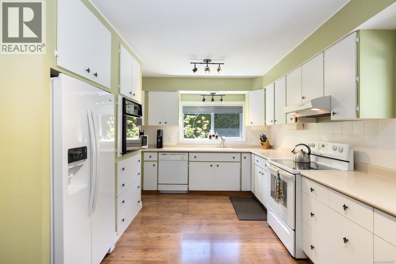 #4 5367 Miller Rd - 30