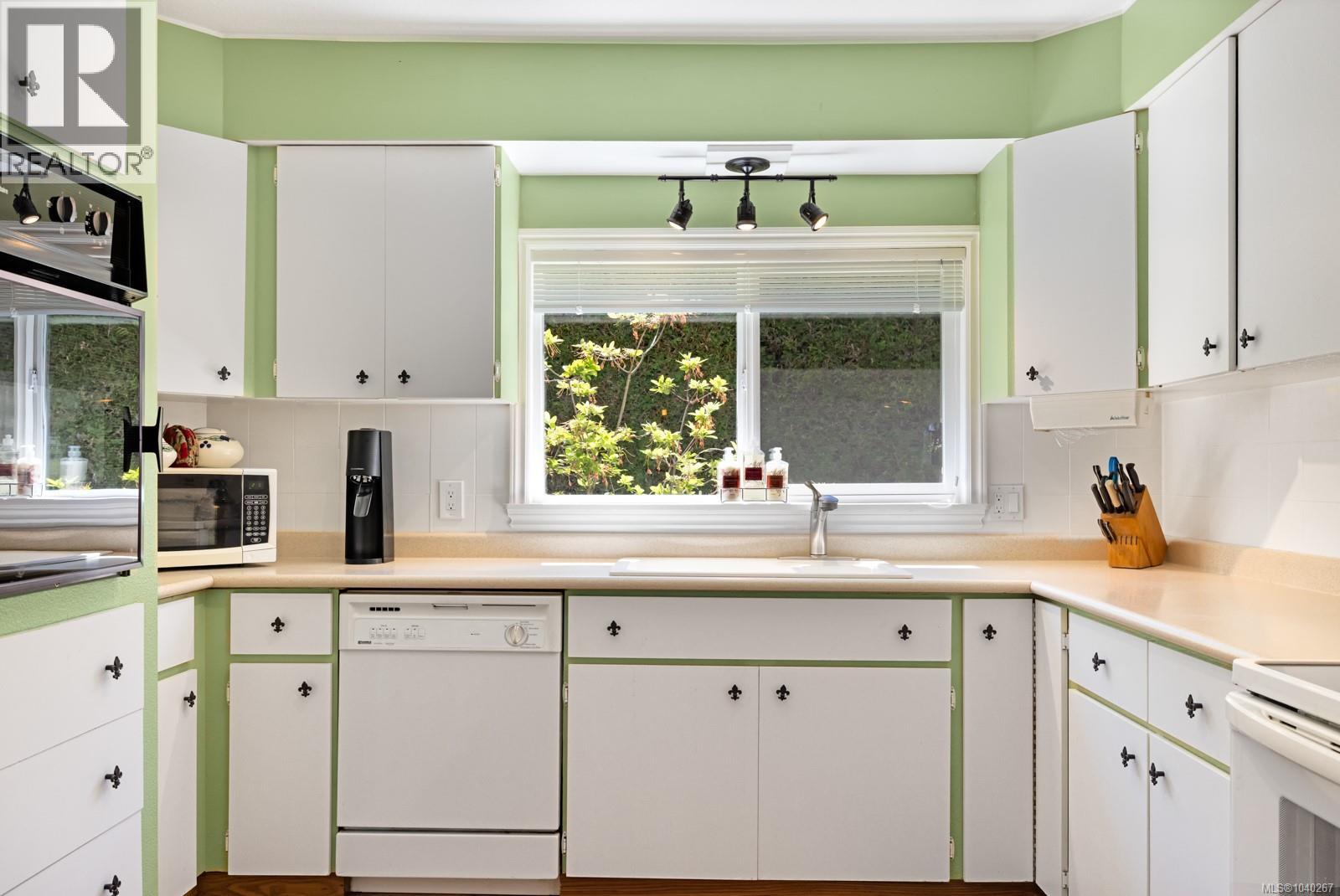 #4 5367 Miller Rd - 31
