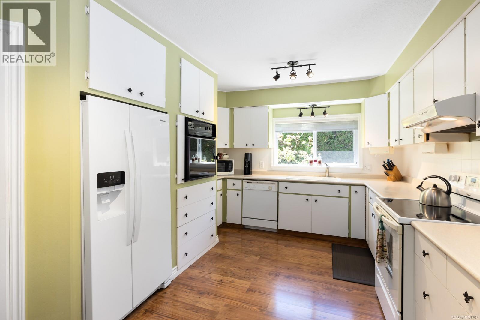 #4 5367 Miller Rd - 32