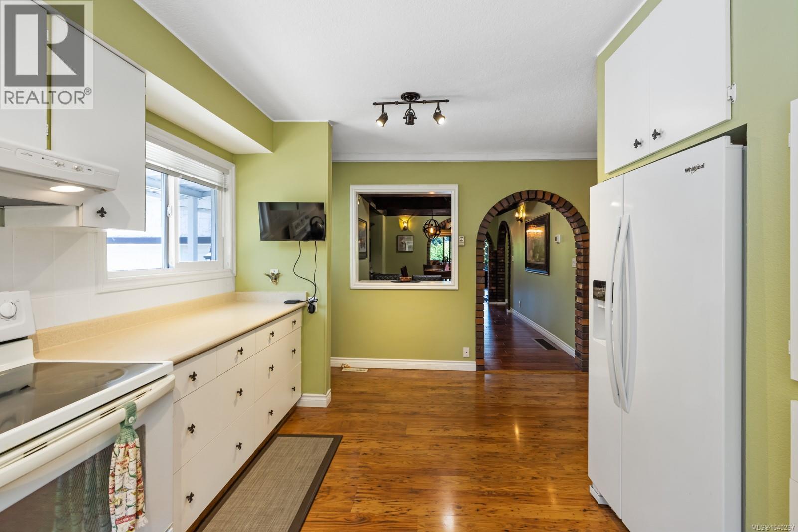 #4 5367 Miller Rd - 33