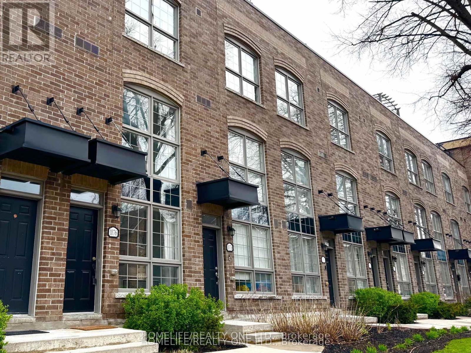 1076 LANSDOWNE AVENUE - 36