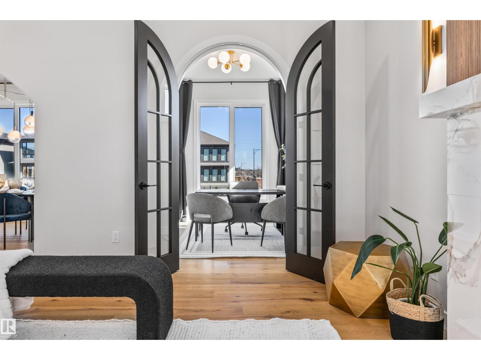 4667 Chegwin Wynd SW - 18