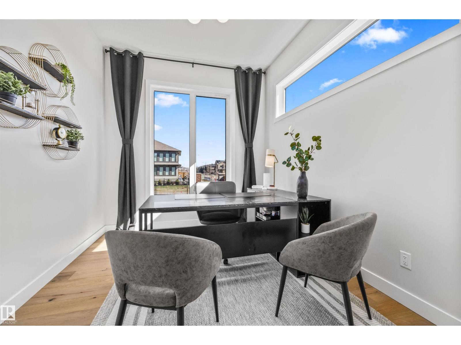 4667 Chegwin Wynd SW - 19