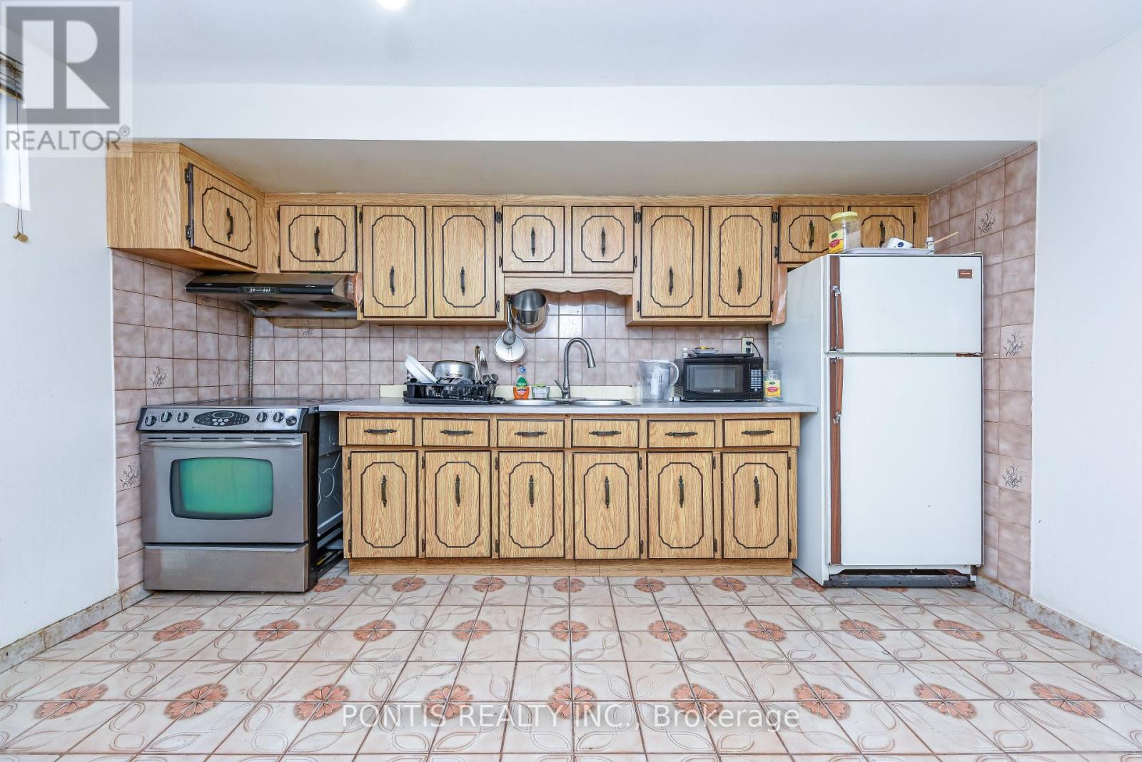 4 HASBROOKE DRIVE - 44
