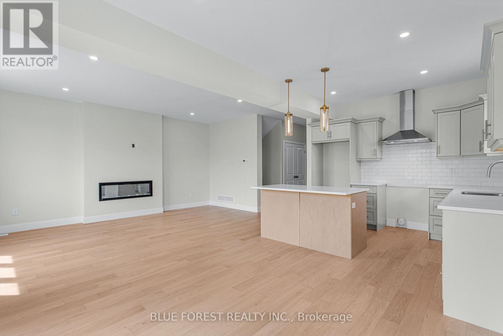 245 MCTAVISH STREET - 15