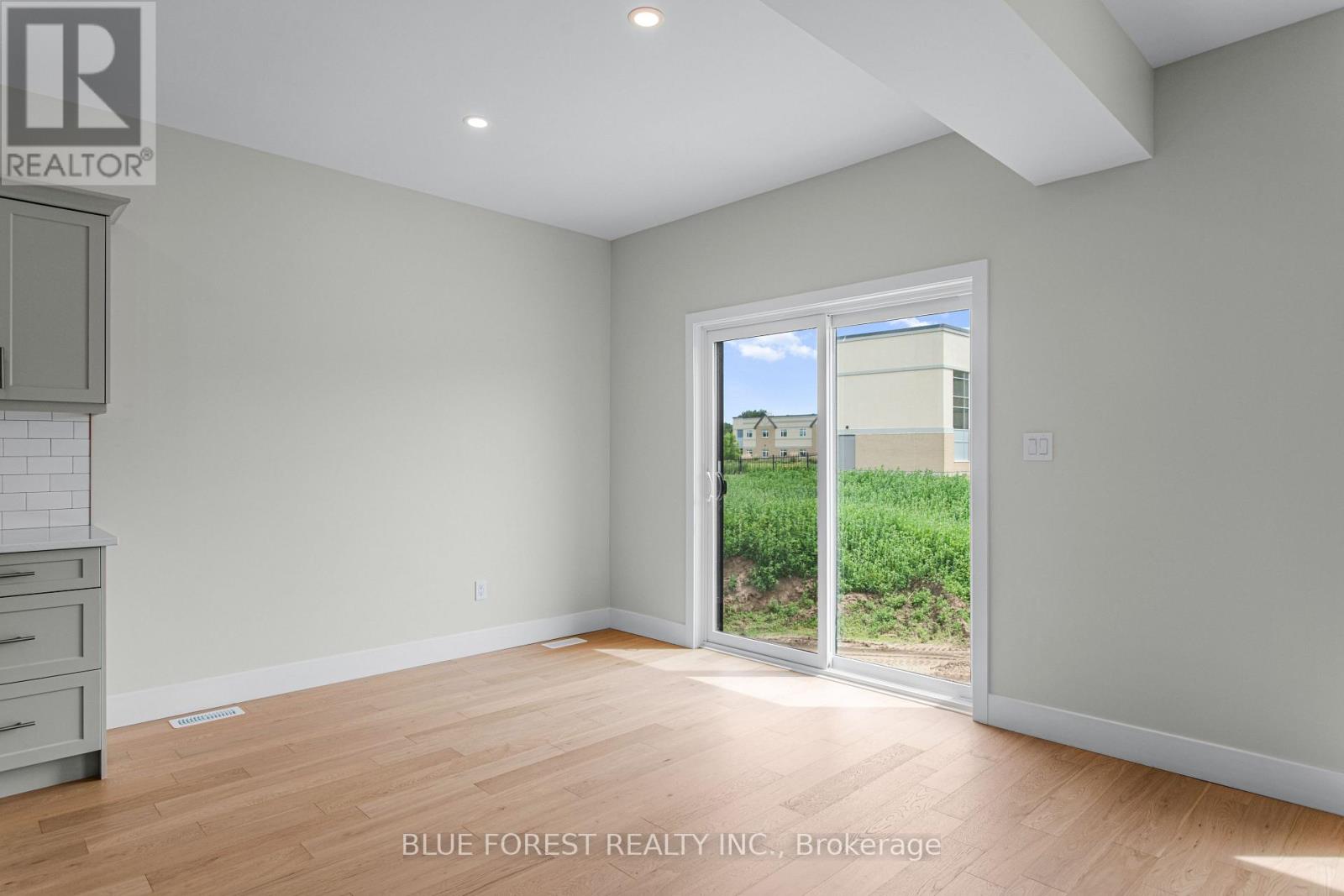 245 MCTAVISH STREET - 12