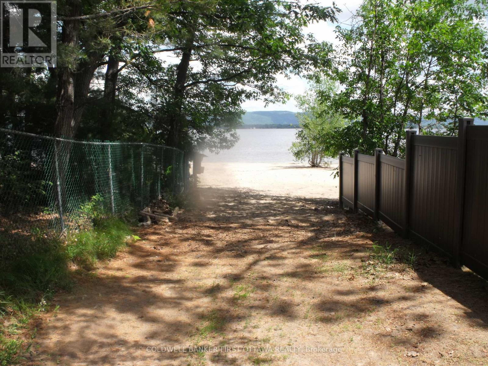 123 BAYVIEW DRIVE - 12