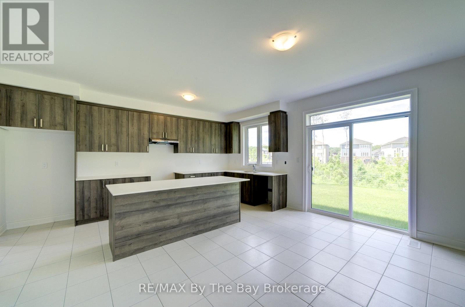 18 AMBER DRIVE - 10