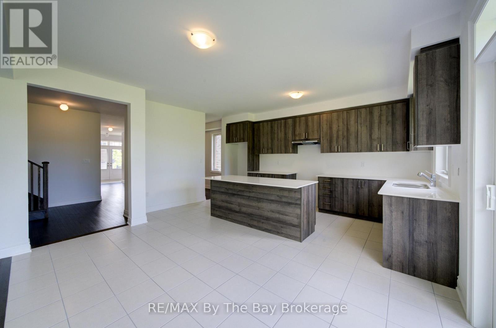 18 AMBER DRIVE - 12