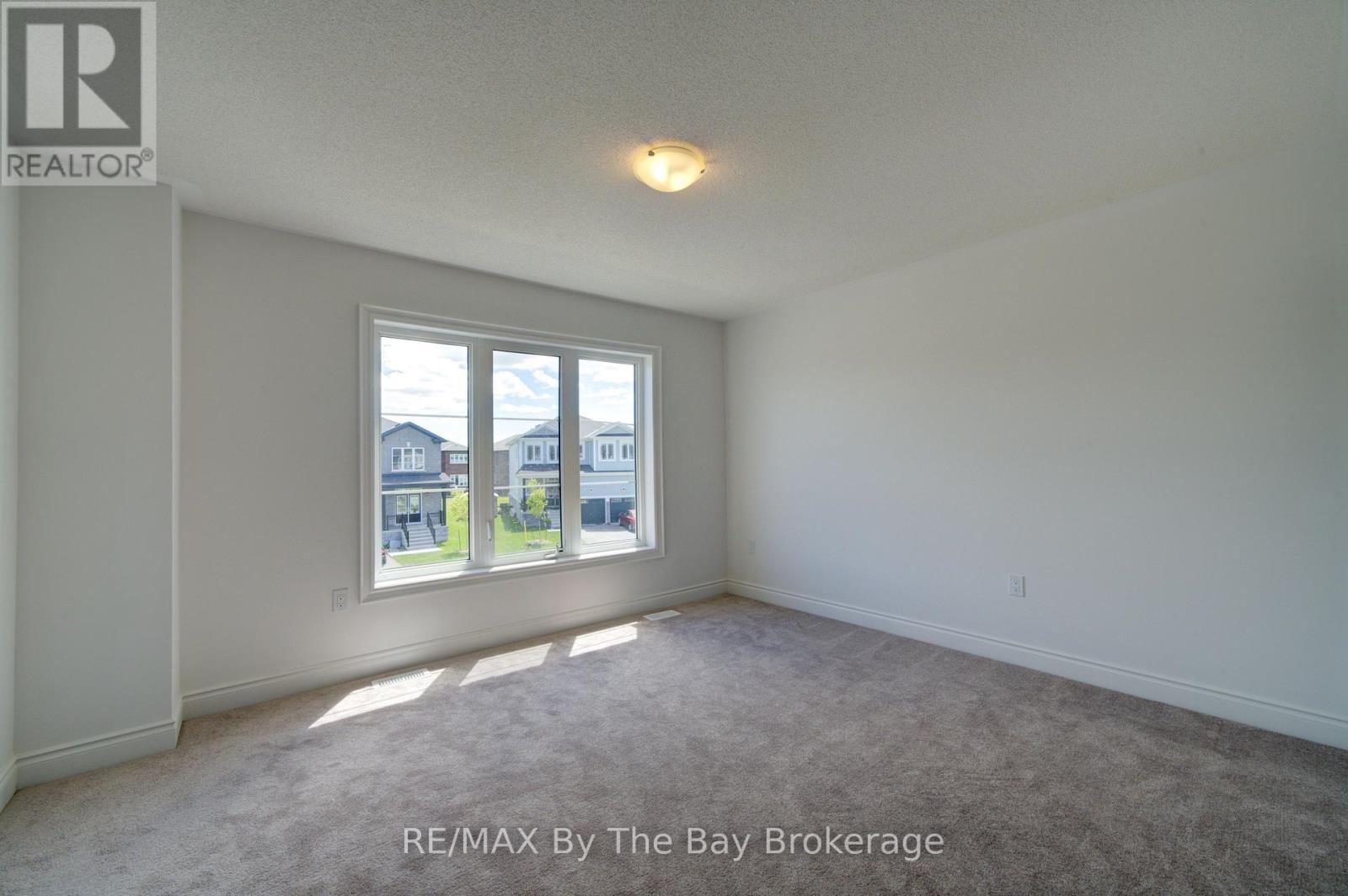 18 AMBER DRIVE - 26