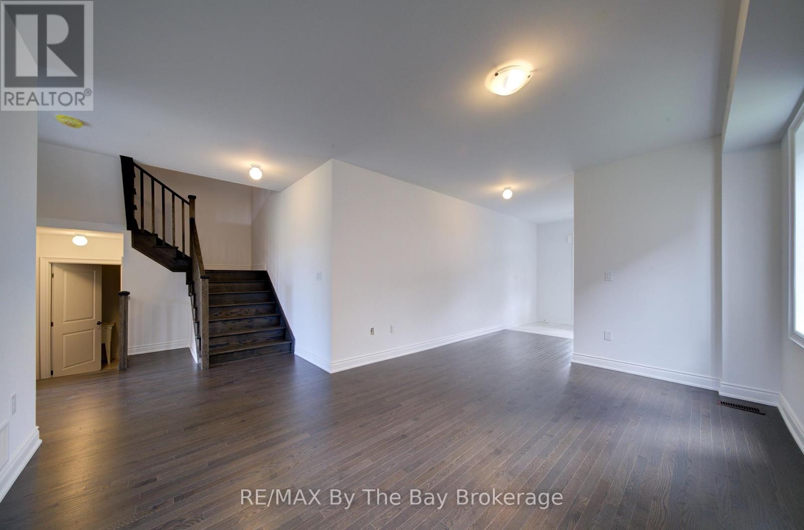 18 AMBER DRIVE - 6