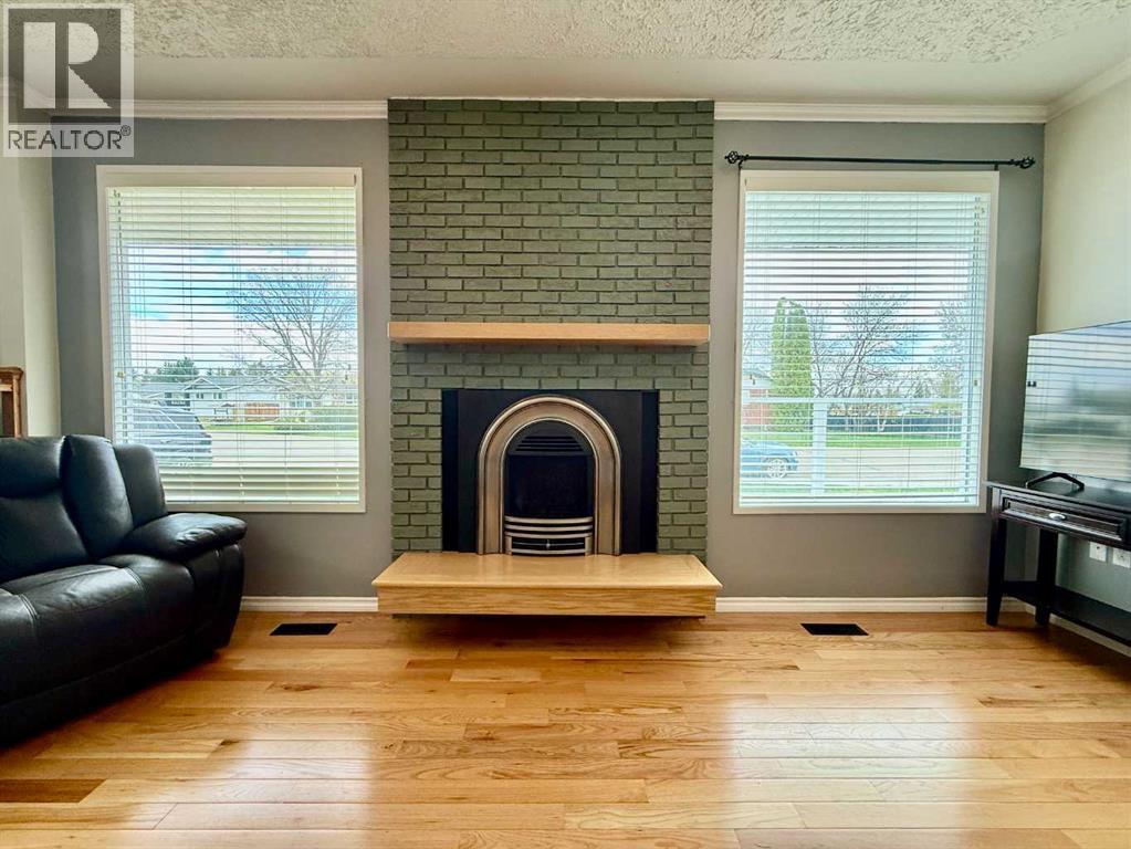 402 3 Street — photo 15