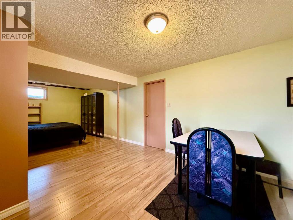 402 3 Street — photo 38