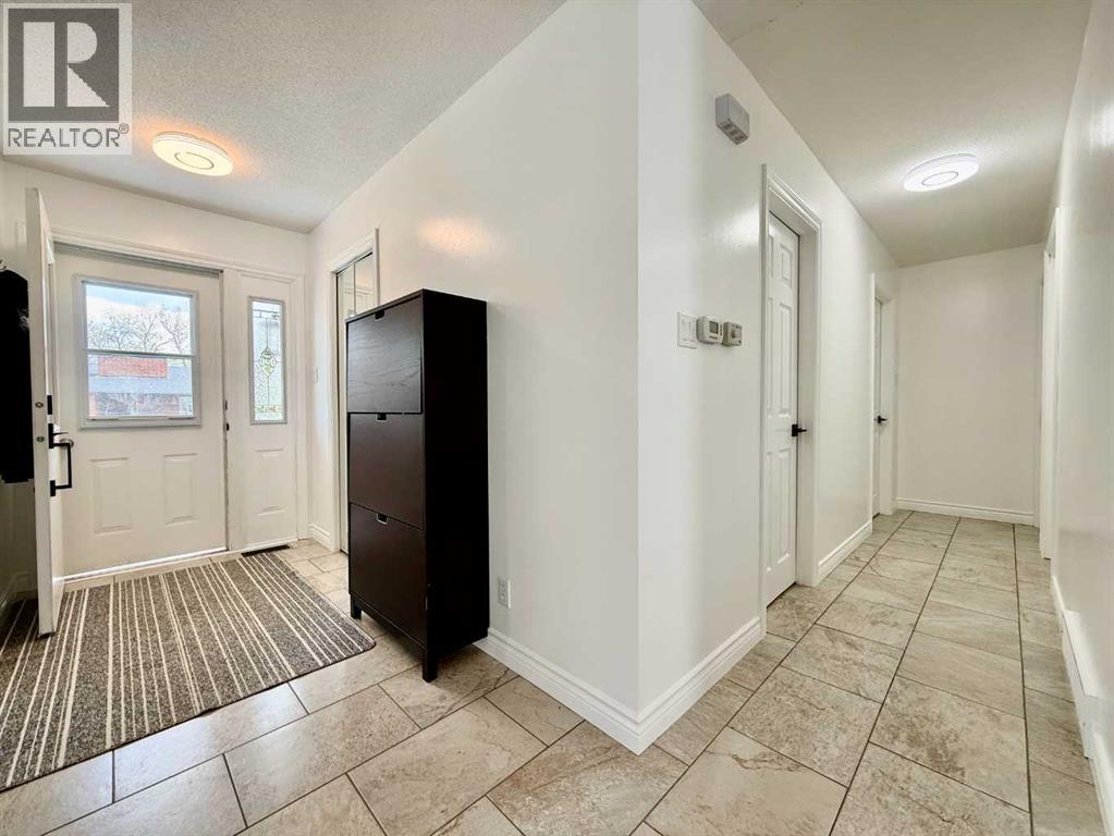 402 3 Street — photo 21