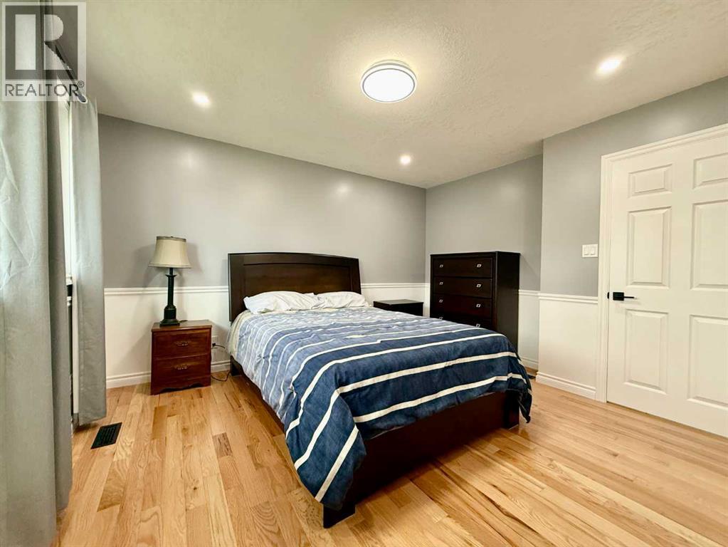 402 3 Street — photo 25