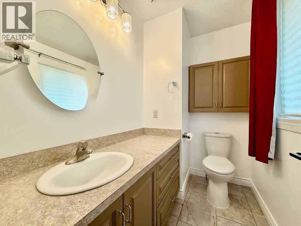 402 3 Street — photo 26