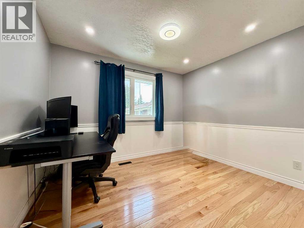 402 3 Street — photo 29
