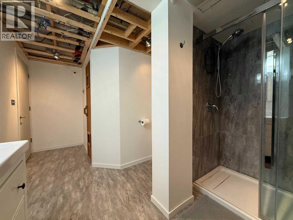 402 3 Street — photo 33