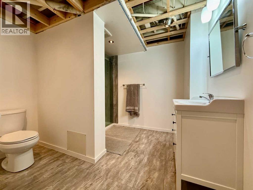 402 3 Street — photo 32